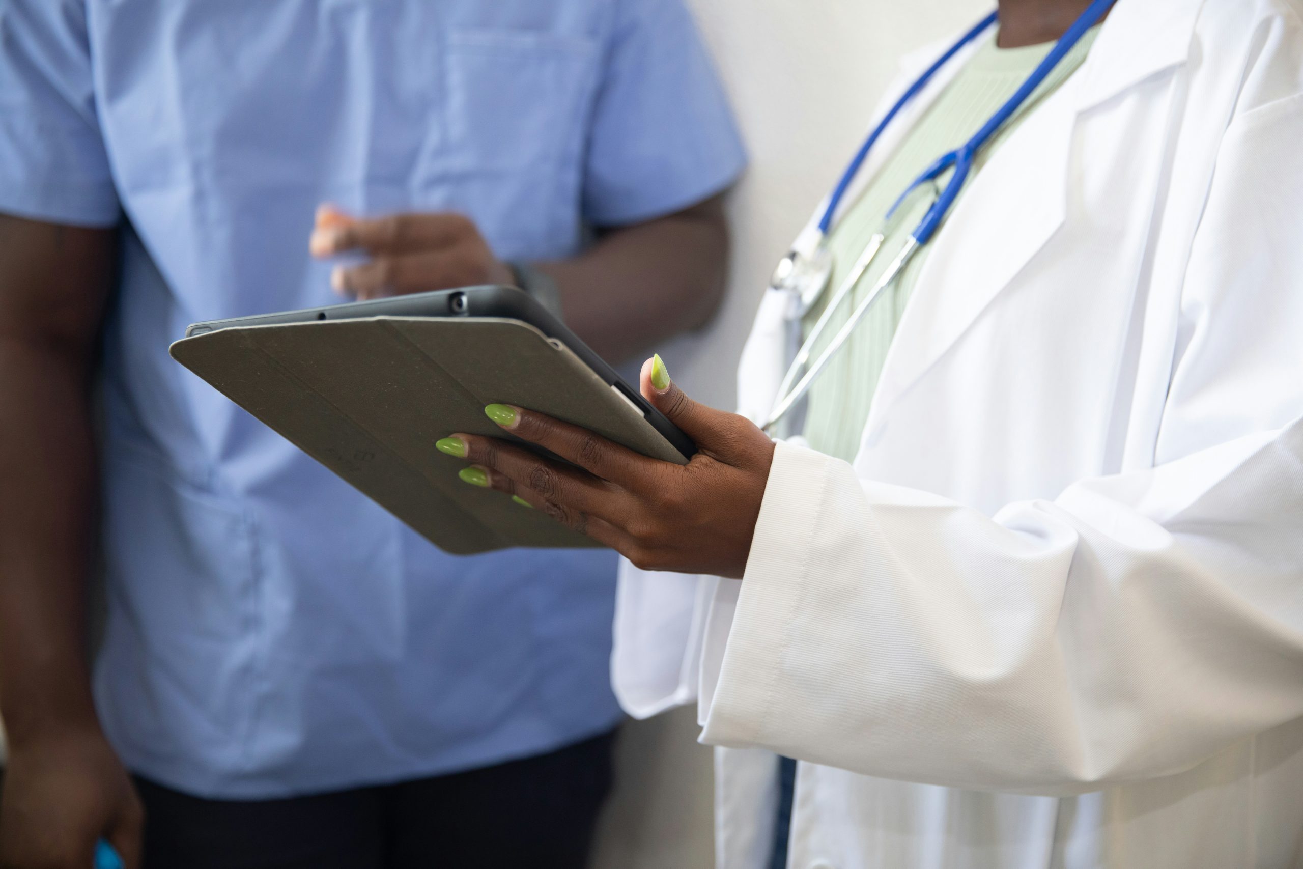 drs talking using tablet